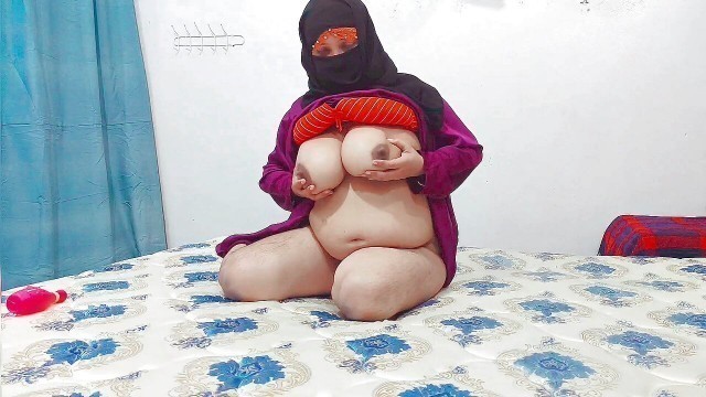 Big Boobs Muslim Niqab Women Fucking with Dildo in Doggystyles
