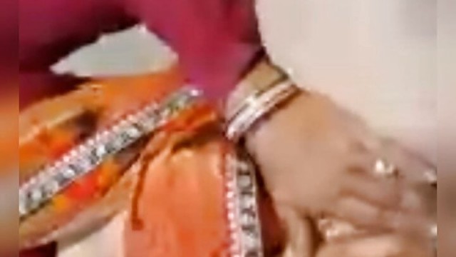 Leaked mms hot indian bhabhi fingreeing press the boobs